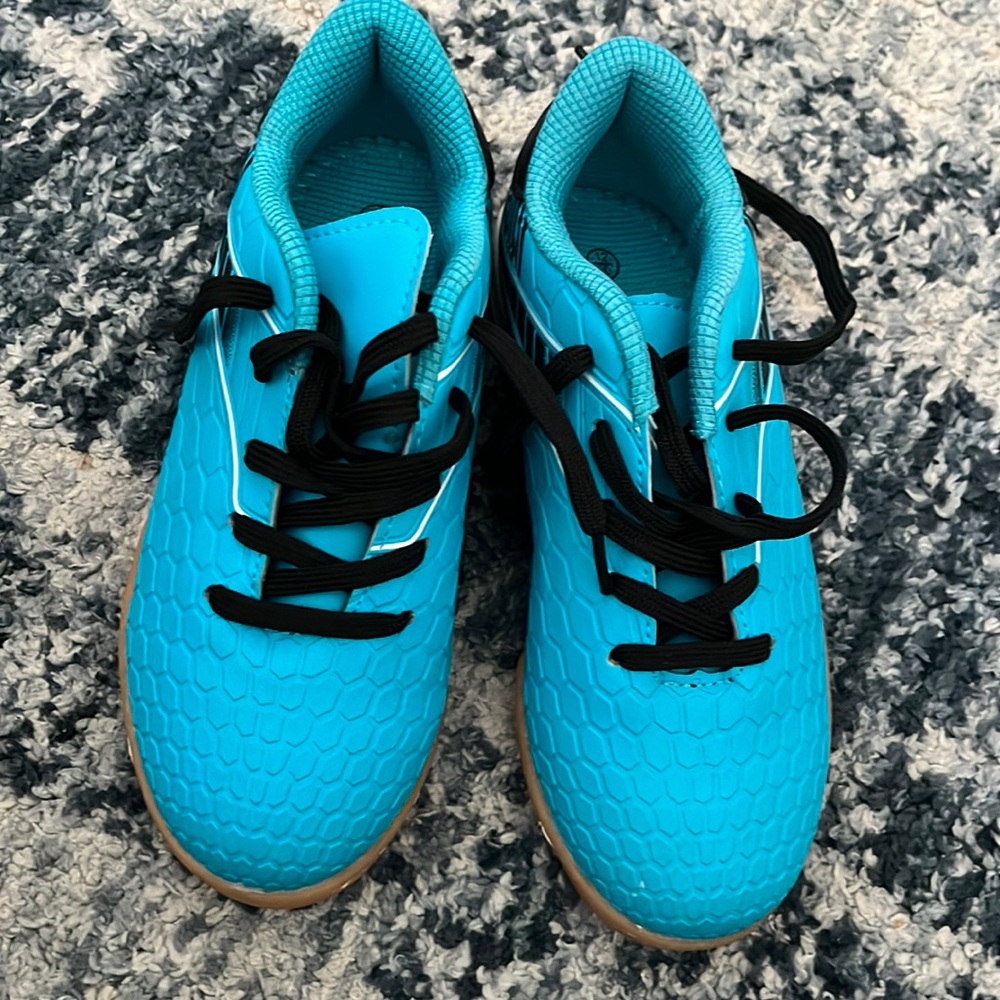 soccer/ sport shoes